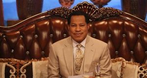 Exhilarating Song Rendition Opens Up October Global Service with Pastor Chris