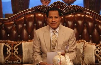 Exhilarating Song Rendition Opens Up October Global Service with Pastor Chris