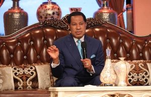 Global Congregation Joins Pastor Chris for April Global Communion Service